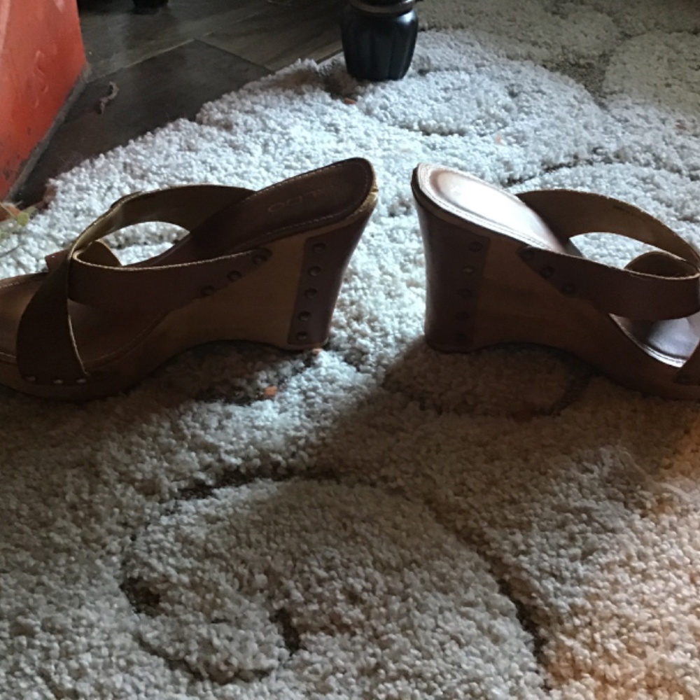 Heels - Picture 3 of 3